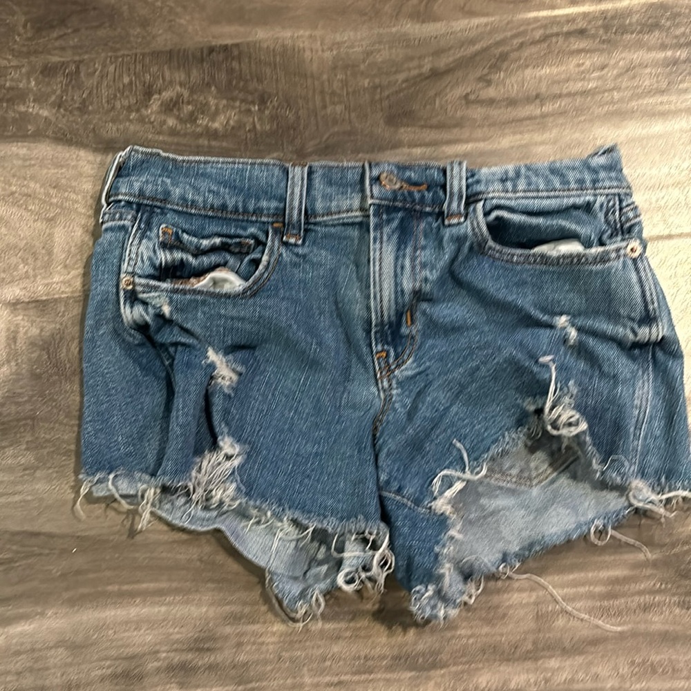 Gently used women's Jean shorts by Old Navy. Women's size 0.
